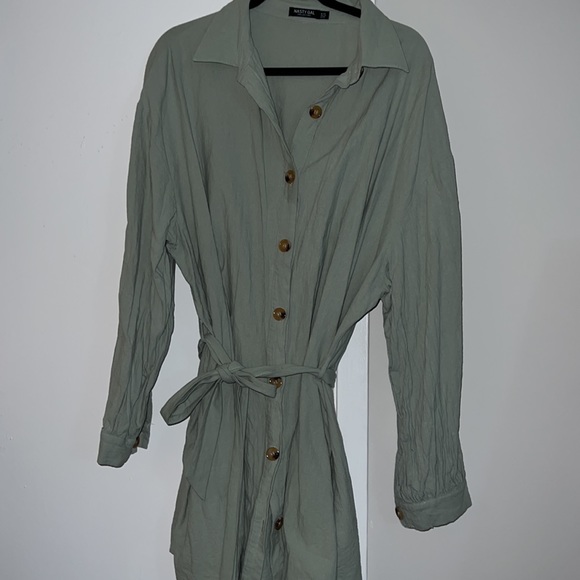 Over size button up dress with tie - Picture 3 of 4